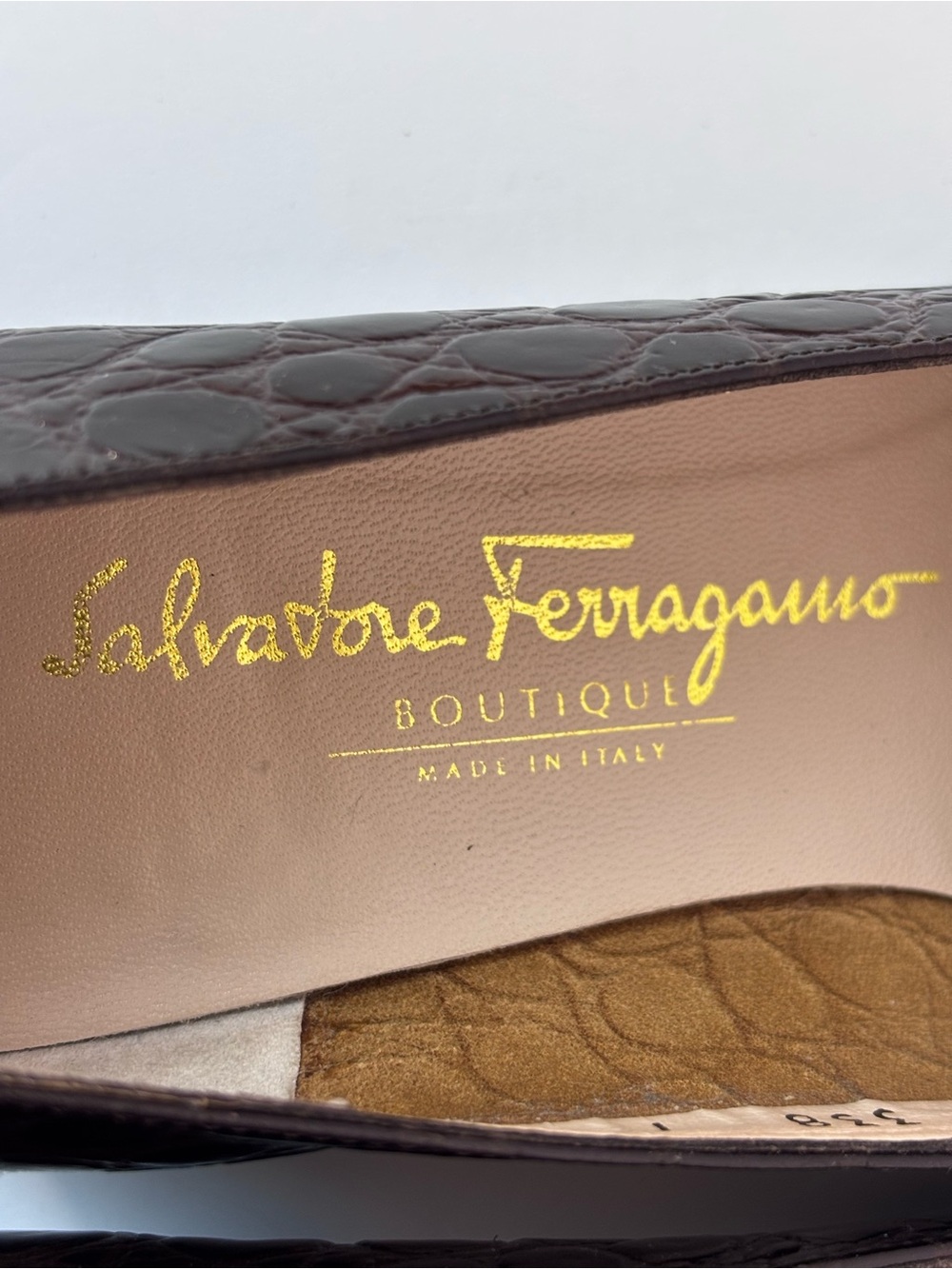 Vintage Salvatore Ferragamo Croc-Embossed Leather Vara Bow Pumps Brown Sz 7B - Picture 13 of 15